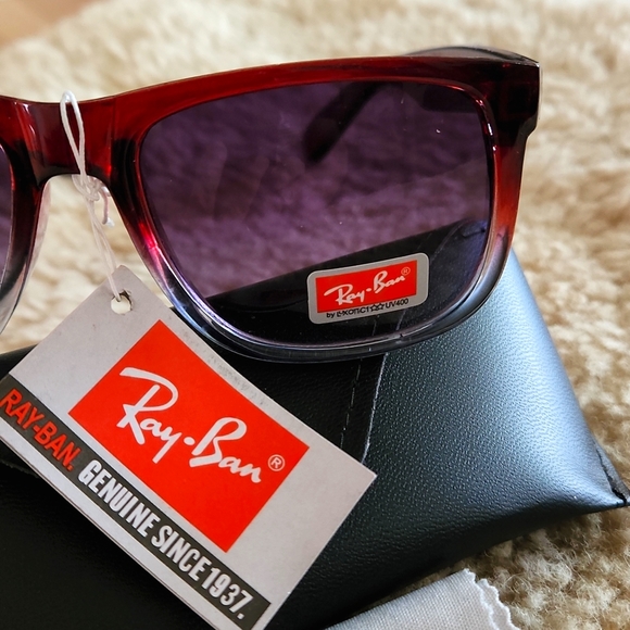 Gorgeous NWT Ray BAN Wayfarer Sunglasses - Picture 2 of 13